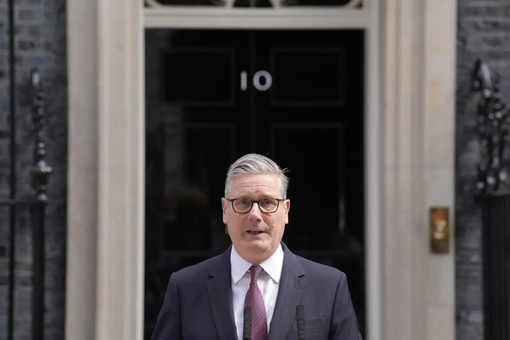 Uk, il premier Starmer annuncia le dimissioni
