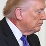 Trump e il collo arrossato, la foto riaccende i dubbi sulla salute del presidente