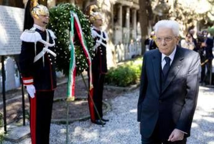 25 aprile, Mattarella: &quot;E' sempre tempo di resistenza&quot;. L'omaggio a Papa Francesco