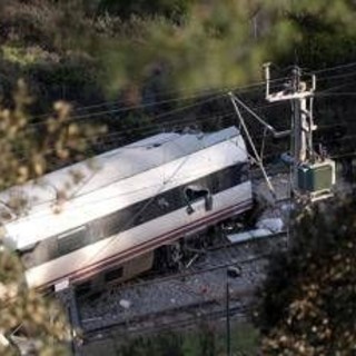 Incidente ferroviario Spagna, 41 morti: indagini su binari e vagone deragliato