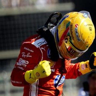 Gp Silverstone, Hamilton conquista pole position per gara sprint