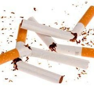 Campagna per aumentare di 5 euro il costo delle sigarette, raccolte 35mila firme