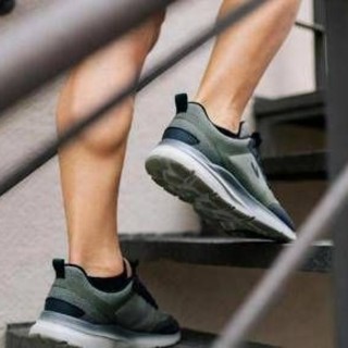 Le scale aiutano cuore e muscoli, lo studio e l'esercizio per gli anziani