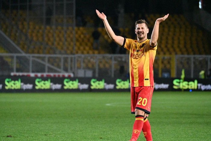 Cagliari-Lecce 0-2, tre punti salvezza per i salentini Cagliari-Lecce 0-2, tre punti salvezza per i salentini