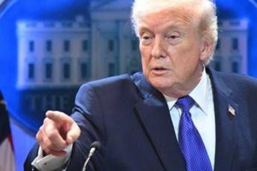 Usa-Iran, attacco americano contro barche e siti di missili. Trump: "Uranio sarà distrutto" Usa-Iran, attacco americano contro barche e siti di missili. Trump: "Uranio sarà distrutto"