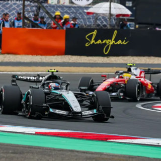 In Cina doppietta Mercedes con Antonelli e Russell, terzo Hamilton
