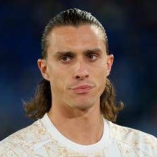 Calafiori regala la maglia a un bambino, poi esplode contro gli haters: "Mi fate paura" Calafiori regala la maglia a un bambino, poi esplode contro gli haters: "Mi fate paura"