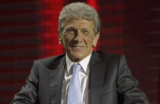 Addio a “Mister Due Miliardi”, il calcio piange Beppe Savoldi Addio a “Mister Due Miliardi”, il calcio piange Beppe Savoldi