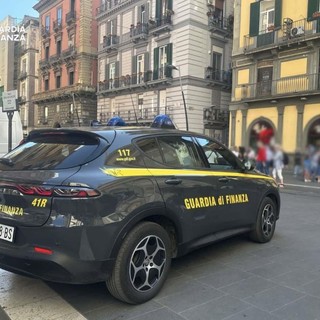 Napoli, lotta alla contraffazione. Sequestrati oltre 18 mila articoli