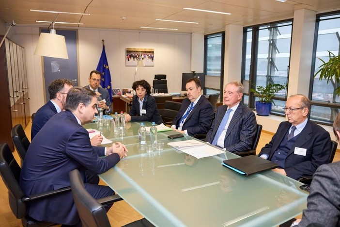 Ue, Urso “Il 2026 l’anno delle riforme non rinviabili” Ue, Urso “Il 2026 l’anno delle riforme non rinviabili”