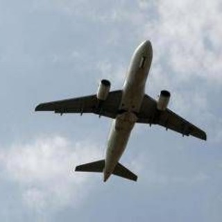 Compagnie aeree a caccia di migliaia di piloti, hostess e tecnici Compagnie aeree a caccia di migliaia di piloti, hostess e tecnici