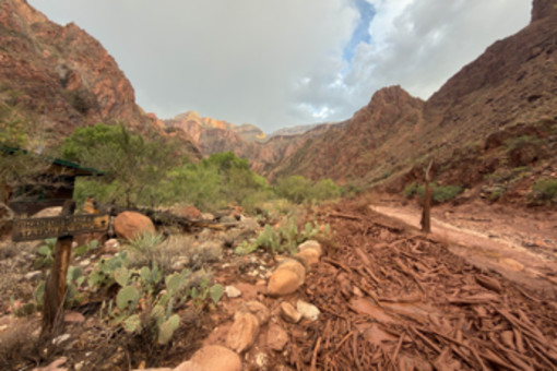 Alluvione lampo travolge il Grand Canyon: 1 morto e 15 escursionisti dispersi Alluvione lampo travolge il Grand Canyon: 1 morto e 15 escursionisti dispersi