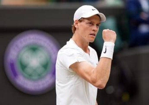 Wimbledon, Sinner passeggia contro Vukic e vola al terzo turno. Ora Martinez