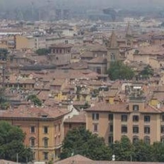 A Bologna pipe gratuite per il consumo di crack, è polemica per l'iniziativa del Comune