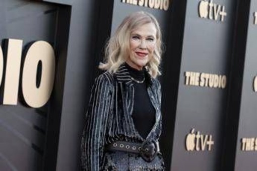 Catherine O’Hara vince un premio postumo agli Actor Award, per lei una standing ovation Catherine O’Hara vince un premio postumo agli Actor Award, per lei una standing ovation