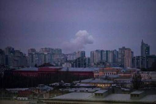 Ucraina-Russia, Kiev sotto attacco. Nuovo piano per la pace in 19 punti